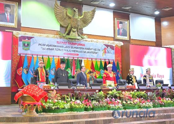 Gubernur Mahyeldi Ansharullah bersama Ketua DPRD Sumbar Supardi dan Wakil Gubernur Audy Joinaldy hadir memperingati HUT Sumbar ke 78 tahun, Minggu (1/10). (Dok : Istimewa)